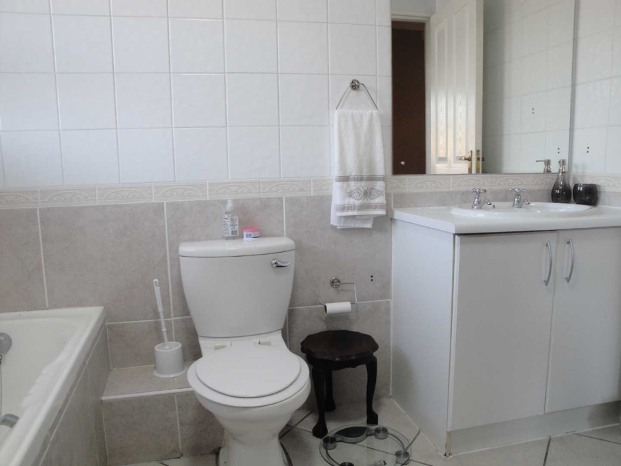 To Let 3 Bedroom Property for Rent in Summerstrand Eastern Cape